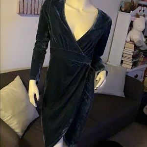 Fashion Nova ~SZ Medium Dusty Blue Velvet Dress~💙